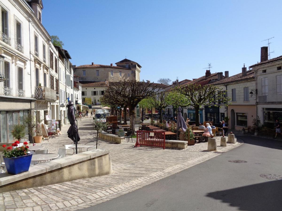 Maison Saint Jacques Aubeterre-sur-Dronne Exterior photo